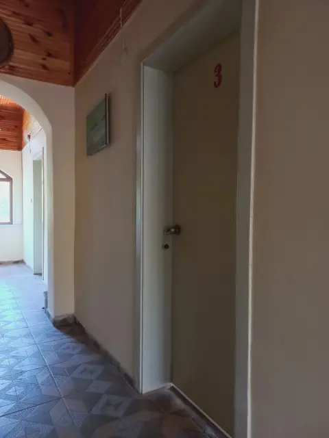 4 Kişilik Oda: Koridor ve oda kapıları